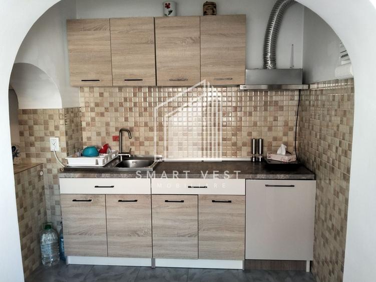 Casă individuală cu 7 camere cu Canalizare în Cloșca