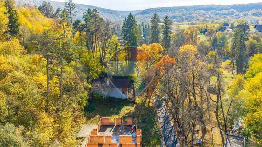 Casă individuală cu 6 camere cu Teren 5178 Mp în Vâlcele