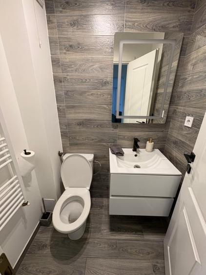 Apartament cu 3 camere decomandat, mobilat în Central