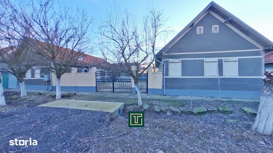 Casă cu 5 camere cu Teren 1508 Mp în Cermei