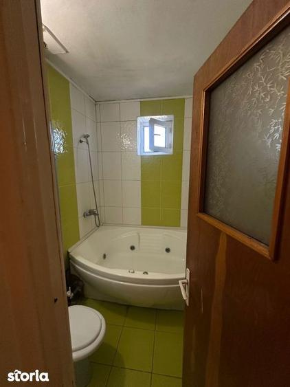 Apartament cu 3 camere în Craiovița Nouă