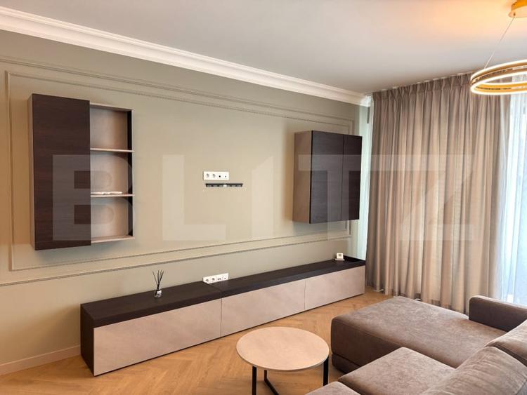 Apartament cu 2 camere semidecomandat, mobilat în Sud