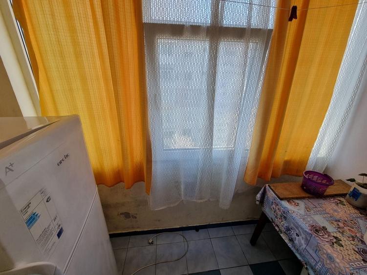 Apartament cu 3 camere semidecomandat, mobilat în Km 4-5