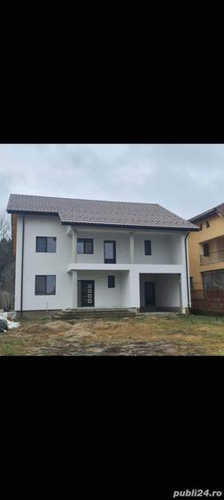 Casă cu 5 camere în Bârsești