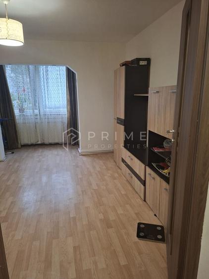 Apartament cu 3 camere decomandat în Dâmbu Pietros — fotografia 3