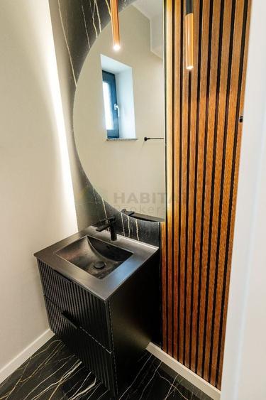 Casă individuală cu 7 camere cu Canalizare în Sisești