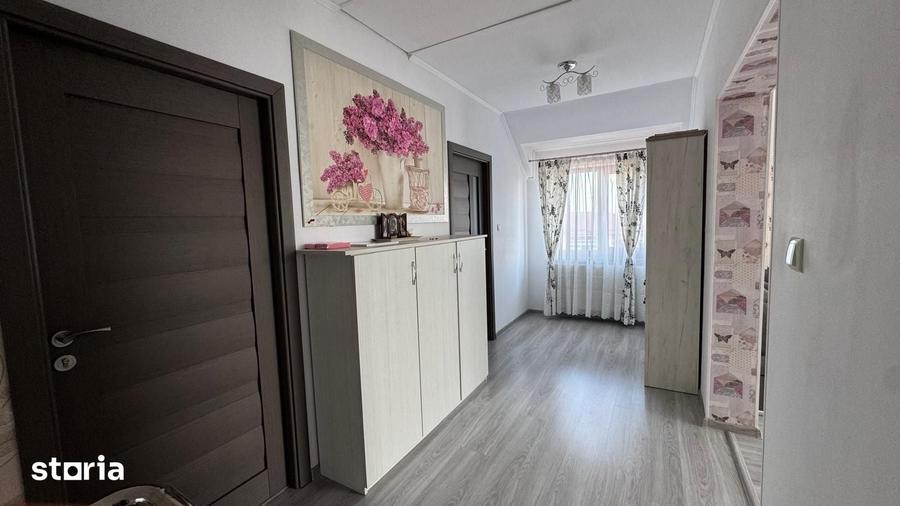 Casă cu 7 camere cu Teren 1080 Mp în Sânmartin