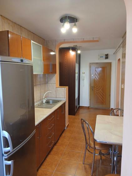 Apartament cu 2 camere decomandat în Piața Veche