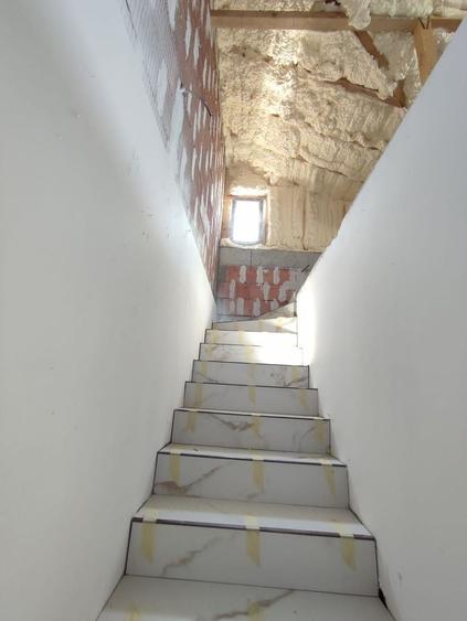 Duplex cu 3 camere cu Canalizare în Nord-Est