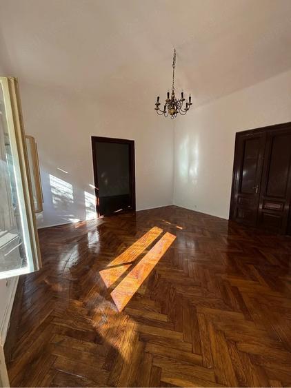 Apartament cu 2 camere nedecomandat în Sinaia