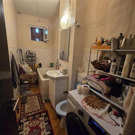 Apartament cu 3 camere semidecomandat în Alexandru cel Bun