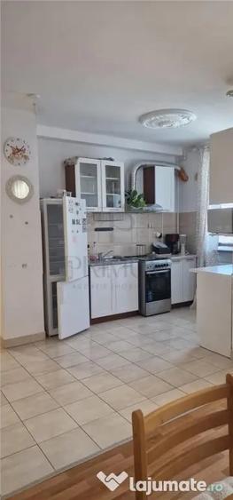 Apartament cu 3 camere decomandat în Buziașului