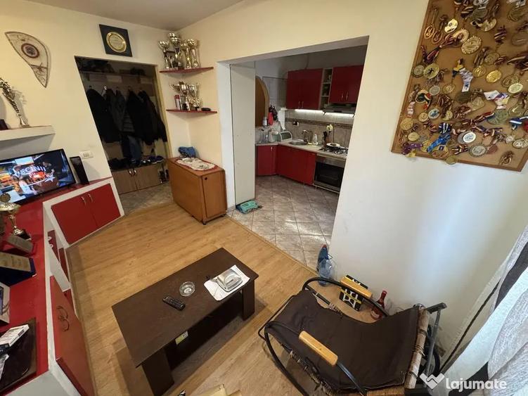 Apartament cu 4 camere decomandat, mobilat în Tomis Nord