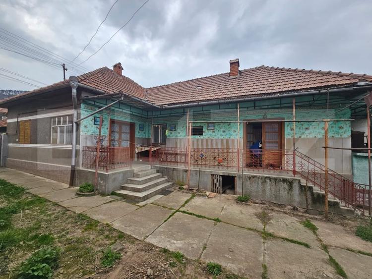Casă individuală cu 4 camere cu Canalizare în Cugir