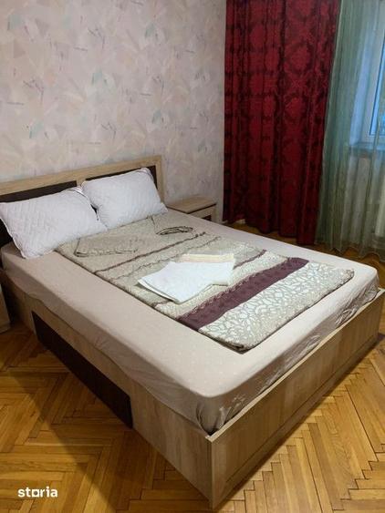Apartament cu 3 camere decomandat, mobilat în Delfinariu