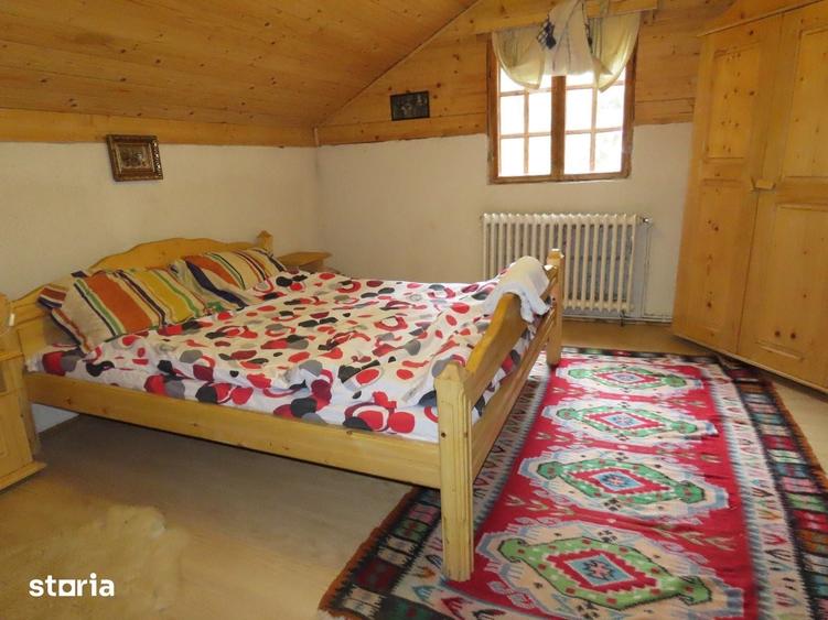 Casă cu 5 camere cu Teren 200 Mp în Moroeni