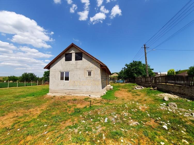 Casă individuală cu 2 camere cu Canalizare în Nazarcea