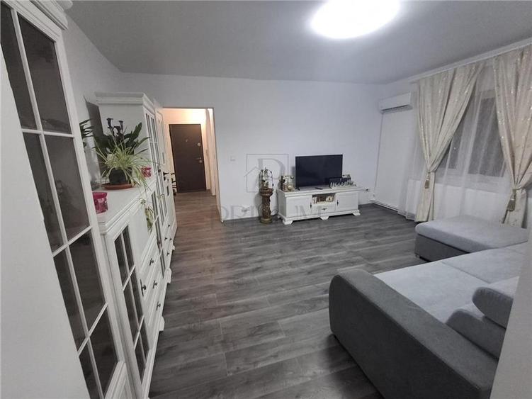 Apartament cu 2 camere semidecomandat, mobilat în Dâmbovița