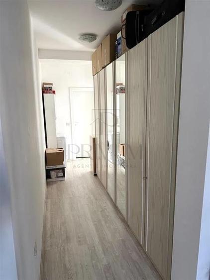 Apartament cu 3 camere semidecomandat, mobilat în Giroc