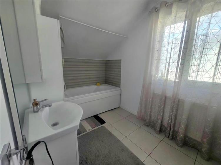 Casă individuală cu 5 camere cu Teren 286 Mp în Moara