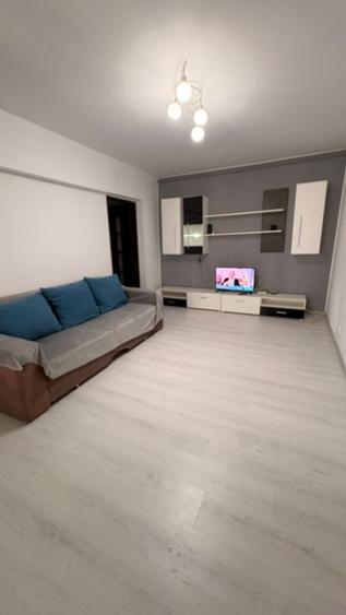 Apartament cu 2 camere semidecomandat în Colentina