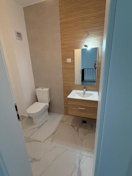 Penthouse cu 3 camere decomandat în Parcul Carol