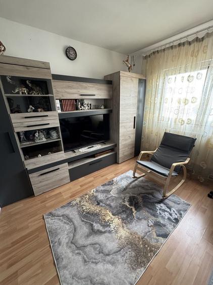 Apartament cu 2 camere decomandat, mobilat în Poarta 6