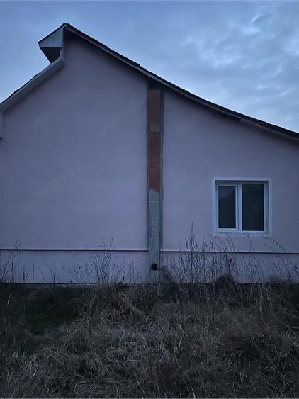 Casă cu 2 camere cu Teren 5 Mp în Sălcuța