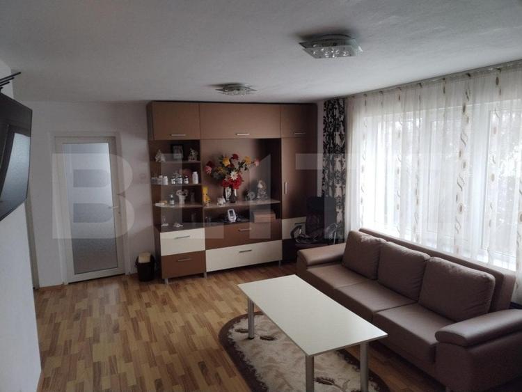 Casă individuală cu 7 camere cu Canalizare în Central