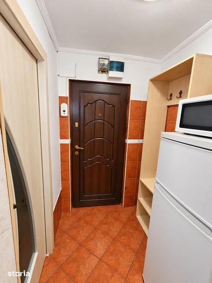 Apartament cu 2 camere semidecomandat în Tei
