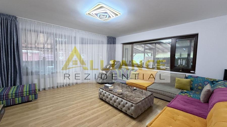 Casă individuală cu 5 camere cu Canalizare în Berceni