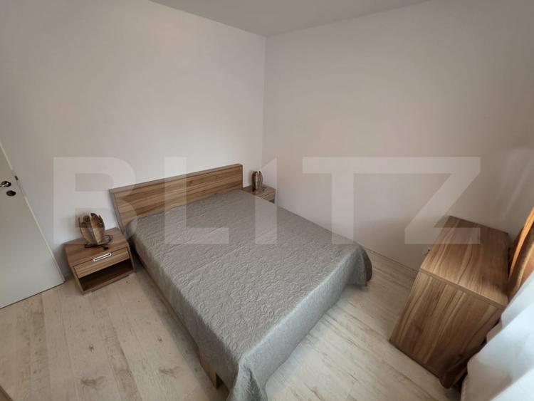 Apartament cu 3 camere semidecomandat, mobilat în Bună Ziua