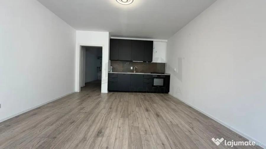 Apartament cu 4 camere semidecomandat în Iancului