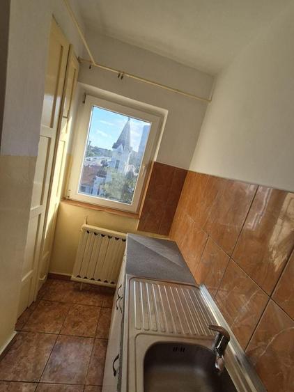 Garsonieră decomandată în Central