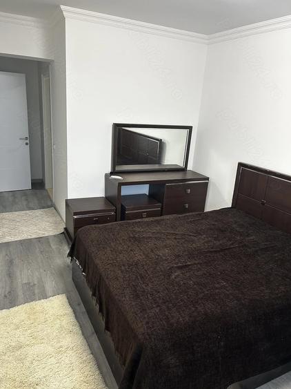 Apartament cu 3 camere decomandat în Energia