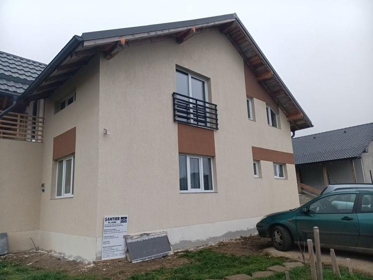 Casă cu 4 camere în Jucu