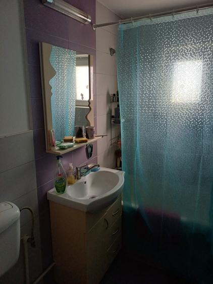 Apartament cu 2 camere decomandat în Uiești