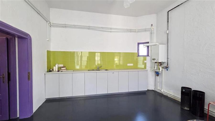Apartament cu 4 camere semidecomandat, mobilat în Iosefin