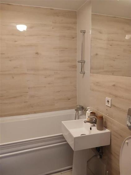 Apartament cu 3 camere decomandat, mobilat în Centru Civic