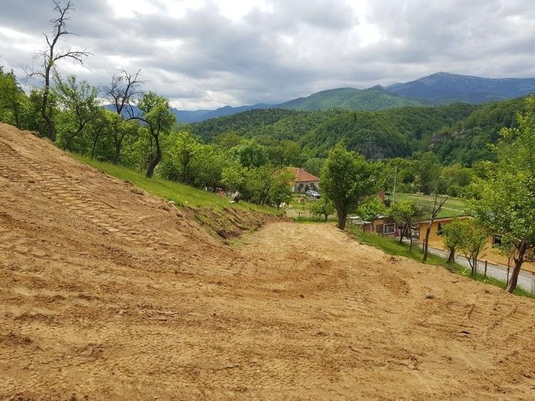 Teren de 4120 mp, în Valea