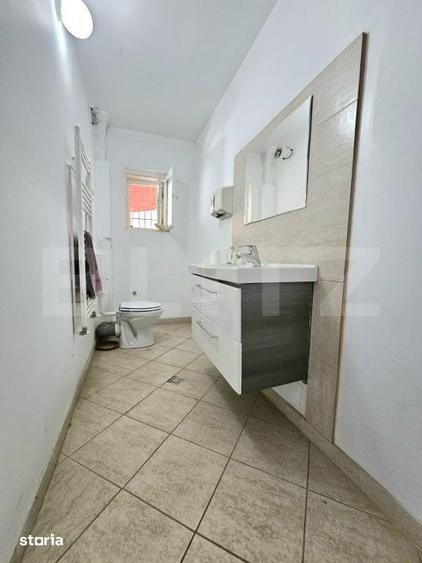 Casă cu 6 camere cu Teren 300 Mp în Girocului