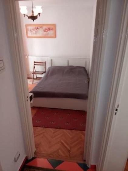 Apartament cu 3 camere semidecomandat, mobilat în Titan