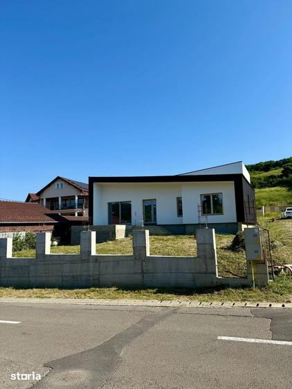 Casă cu 3 camere cu Teren 400 Mp în Corunca