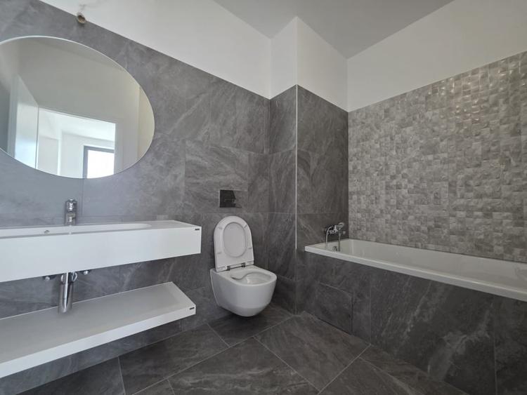 Apartament cu 3 camere decomandat în Băneasa