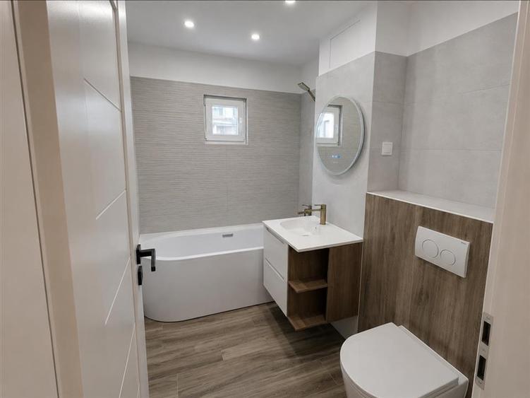 Apartament cu 3 camere decomandat în Ștrand