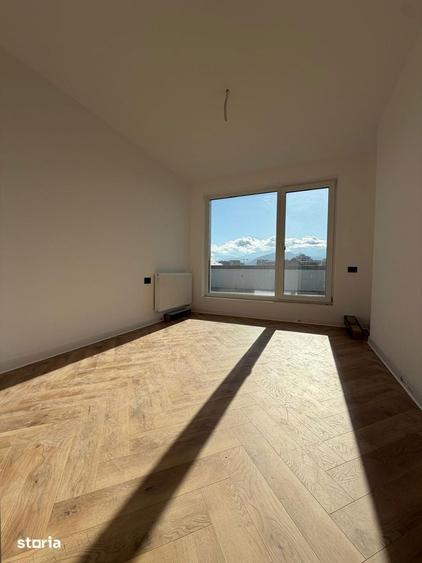 Apartament cu 4 camere în Tractorul