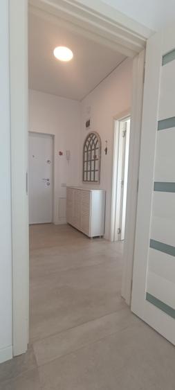 Apartament cu 2 camere semidecomandat, mobilat în Est