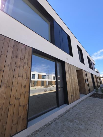 Duplex cu 5 camere cu Canalizare în Tunari