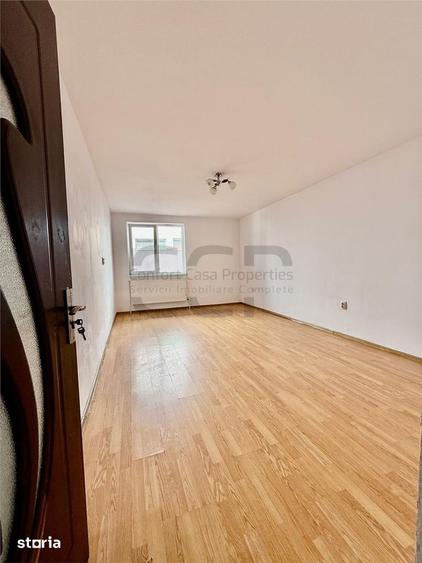 Casă cu 5 camere cu Teren 240 Mp în Apărătorii Patriei