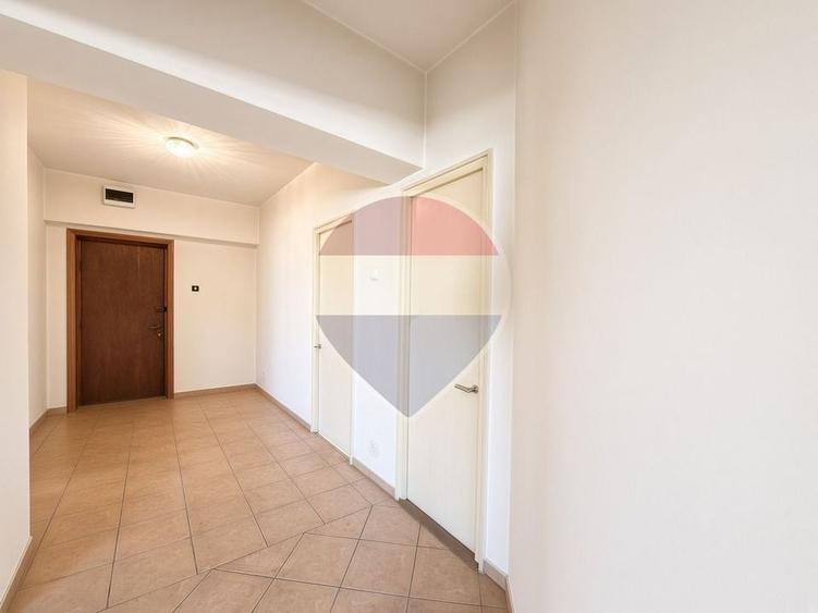 Apartament cu 3 camere decomandat în Trocadero